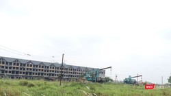 Khu đô thị có một số dãy biệt thự liền kề bỏ trống, chưa hoàn thiện, phần lớn diện tích để hoang hóa chưa đầu tư, hệ thống hạ tầng kỹ thuật chưa đầu tư.