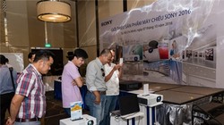 Bốn mẫu máy chiếu Sony mới về Việt Nam