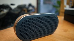 Khui hộp loa di động từ Đan Mạch Dali Katch giá 10,5 triệu đồng