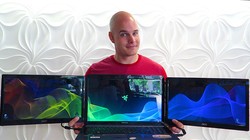 Chế siêu laptop Razer 3 màn hình chỉ với 300USD