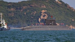 Tàu ngầm Kilo của Hải quân Việt Nam hiện diện trên quân cảng Cam Ranh