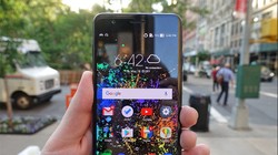 Asus Zenfone 3 Zoom. Ảnh: Business Insider