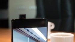 Camera trước trên concept Apex của Vivo tại MWC 2018 (ảnh: CNET)