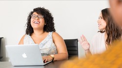 Cố vấn tài chính tạo ra trung bình 118.000 USD/ năm. Ảnh: Flickr / WOCinTech Chat