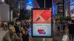 Các nhà cung cấp chip của Mỹ vẫn “lách” lệnh cấm, bán thiết bị cho Huawei. Ảnh: NY Times