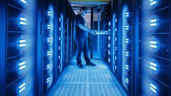 Các nhà khoa học trên toàn thế giới đang đẩy mạnh việc phát triển siêu máy tính “exascale” có khả năng tính được 1 tỷ tỷ phép tính mỗi giây. Ảnh: Nikkei Asian Review