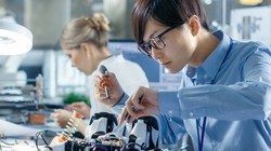 Để giải quyết tình trạng thiếu nhân tài, một số quốc gia đã mở rộng các chương trình visa làm việc để thu hút nhân tài trong lĩnh vực công nghệ AI. Ảnh: SCMP