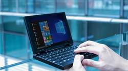 Peakago là một thiết bị lai giữa máy tính bảng và máy tính xách tay. Ảnh: SCMP