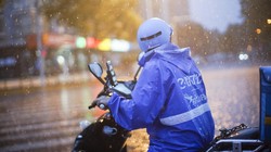 Ele.me đang phải đối mặt với phản ứng dữ dội từ dư luận sau khi một nhân viên giao hàng tự thiêu để phản đối việc không được trả lương. Nguồn ảnh: Global Times