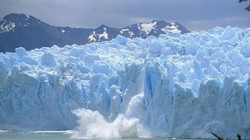 Lớp băng vĩnh cửu đang tan chảy. Ảnh: Sohu