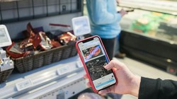 Mô hình bán lẻ mới kết hợp trực tuyến và ngoại tuyến. Ảnh: ChinaDaily