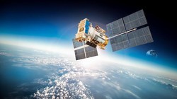 Các ông lớn công nghệ như Amazon, SpaceX, OneWeb liên tục đổ tiền đầu tư Internet vệ tinh. Ảnh: TechCrunch