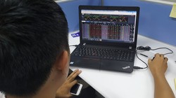 VT_Ảnh chụp nhà đầu tư giao dịch phái sinh (ảnh: P.D)