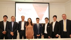 Ông DonLam (thứ 2 từ trái sang), Tổng giám đốc tập đoàn VinaCapital tham dự buổi lễ công bố (Nguồn: VinaCapital) 