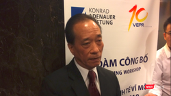 TS. Nguyễn Trí Hiếu trao đổi bên lề buổi Tọa đàm (Ảnh: P.D) 