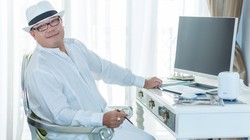 Ông Khải "Silk" đã bán những gì?