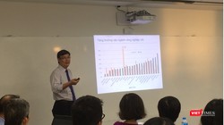 Chuyên gia Nguyễn Xuân Thành, giảng viên Chính sách công của Trường Đại học Fulbright Việt Nam trình bày tại Hội thảo chuyên đề (seminar) với chủ đề “Kinh tế Việt Nam 2018 và triển vọng 2019” (Ảnh: P.D)