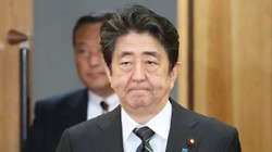 Chỉnh phủ của ông Shinzo Abe đối mặt với nhiều chỉ trích từ dư luận (Ảnh: Nikkei Asian Reivew)