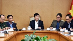 Phó Thủ tướng Trịnh Đình Dũng (ngồi giữa) phát biểu tại cuộc họp. (Ảnh: VGP/Nhật Bắc)