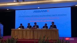 Ban Chủ tọa phiên họp ĐHĐCĐ thường niên năm 2019 của ABBank (Ảnh: VT)