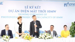 Ông Lê Toàn và bà Đỗ Thị Kim Liên (bên tay phải) tại một sự kiện (Ảnh: Internet)