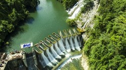 Một nhà máy thủy điện của Điện lực Trung Sơn từ trên cao (Ảnh: DLTS)