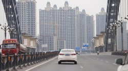 Một dự án bất động sản còn chưa hoàn thiện của Evergrande ở Lạc Dương, Trung Quốc, tháng 9/2021 - Ảnh: Reuters.