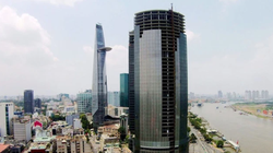 Dự án Saigon One Tower (phải) dang dở trên đất vàng quận 1, Tp. HCM 