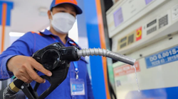 Giá xăng tiếp tục lập kỷ lục mới, vượt mốc 31.500 đồng/lít