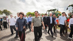 Thủ tướng Chính phủ Phạm Minh Chính phát biểu tại Nhà máy nước tinh khiết, thảo dược và hoa quả Núi Tiên của Tập đoàn TH