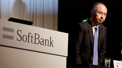 CEO Masayoshi Son của SoftBank đang xem xét lại chiến lược đầu tư trong kỷ nguyên mới (Ảnh: Reuters)