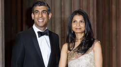 Tân Thủ tướng Anh Rishi Sunak và phu nhân Akshata Murthy. (Ảnh: AP)