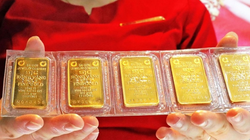 Giá vàng tiệm cận mốc 70 triệu đồng/lượng trước ngày vía Thần tài