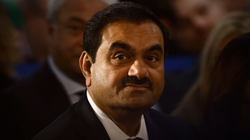 Cuộc khủng hoảng đã khiến tỷ phú Gautam Adani mất ngôi giàu nhất châu Á chỉ sau một đêm (Ảnh: Bloomberg)