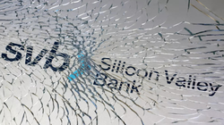 Fed tìm cách ngăn khủng hoảng sau cú sập của SVB và Signature Bank