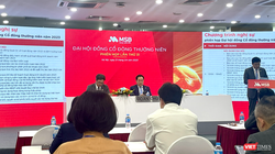  Ban lãnh đạo MSB phát biểu tại Đại hội đồng cổ đông thường niên năm 2023