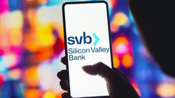 Fed: Hiệu ứng đám đông trên mạng xã hội góp phần kéo sập SVB