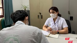 TS. Tâm lý Trịnh Thanh Hương - Phòng Tâm lý lâm sàng Viện Sức khoẻ tâm thần Quốc gia - tư vấn tâm lý cho một bệnh nhân