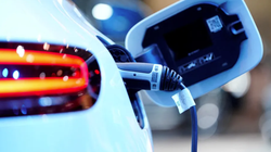 Thay vì chuyển dịch sang phương tiện chạy điện, Nhật Bản lại lựa chọn nhiên liệu hydro (Ảnh: Yahoo News)