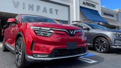 Vốn hóa VinFast vượt 100 tỉ USD