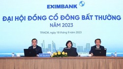 Ông Trần Tấn Lộc (trái) và ông Nguyễn Cảnh Anh - hai tân thành viên HĐQT Eximbank