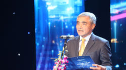 Chủ tịch VDCA Nguyễn Minh Hồng đang phát biểu tại Lễ trao giải VDA 2022.