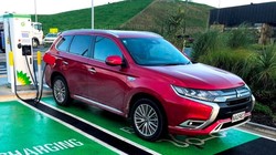 Tranh cãi "nảy lửa" về xe PHEV có nên thường xuyên sạc điện?
