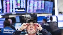 Thị trường chứng khoán Mỹ sụt giảm nghiêm trọng  trong khi Tổng thống Donald Trump và Cục Dự trữ liên bang đổ vấy trách nhiệm cho nhau.