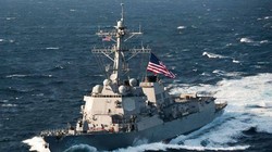Khu trục hạm mang tên lửa đạn đạo USS McCampbell.