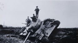 Xe tăng Trung Quốc bị phá hủy tại mặt trận Cao Bằng. Ảnh tư liệu.