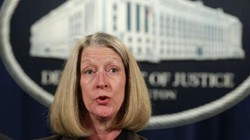 Candace Marie Claiborne đã thừa nhận các tội lừa dối quốc gia, cung cấp thông tin cho tình báo Trung Quốc để nhận tiền, quà