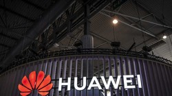 Ông Trum tuyên bố hủy bỏ lệnh cấm Huawei được ban hành hồi tháng 5, cho phép các công ty Mỹ tiếp tục bán sản phẩm cho Huawei.