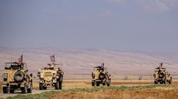 Đoàn xe treo cờ Mỹ tiến hành tuần tra ở khu vực tiền tuyến phía bắc Al-Qahtaniyah gần biên giới Syria - Thổ Nhĩ Kỳ hôm 31/10. Ảnh: Đông Phương.