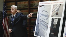 Ông Richard Donoghue, công tố viên liên bang Hoa Kỳ ngày 7/11 cáo buộc Công ty Aventura Technologies lừa đảo bán hàng Trung Quốc dãn nhãn sản phẩm Mỹ. 